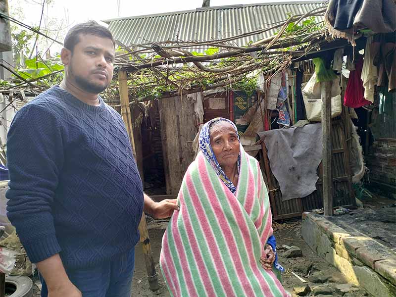 Blankets Distribution among 100 Poor People